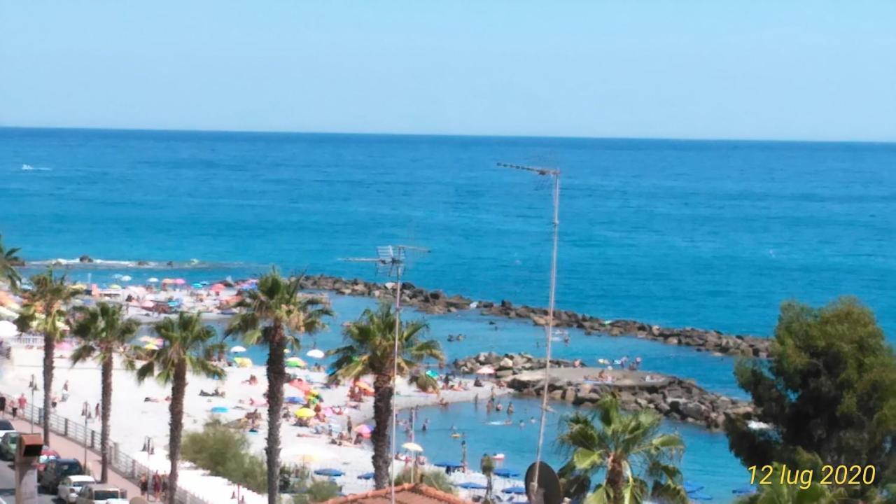 Апартаменты Casa Al Mare Вентимилья Экстерьер фото
