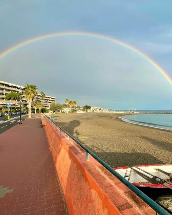Апартаменты Casa Al Mare Вентимилья Экстерьер фото