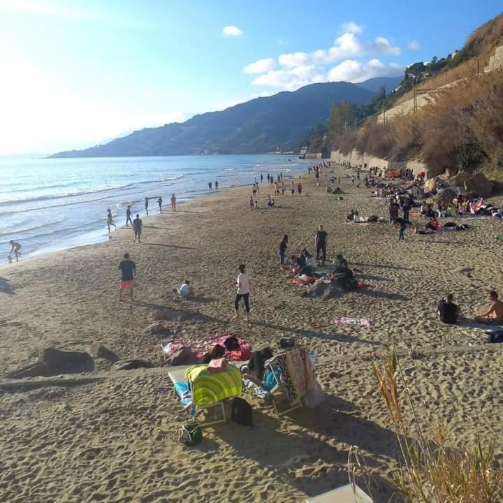 Апартаменты Casa Al Mare Вентимилья Экстерьер фото