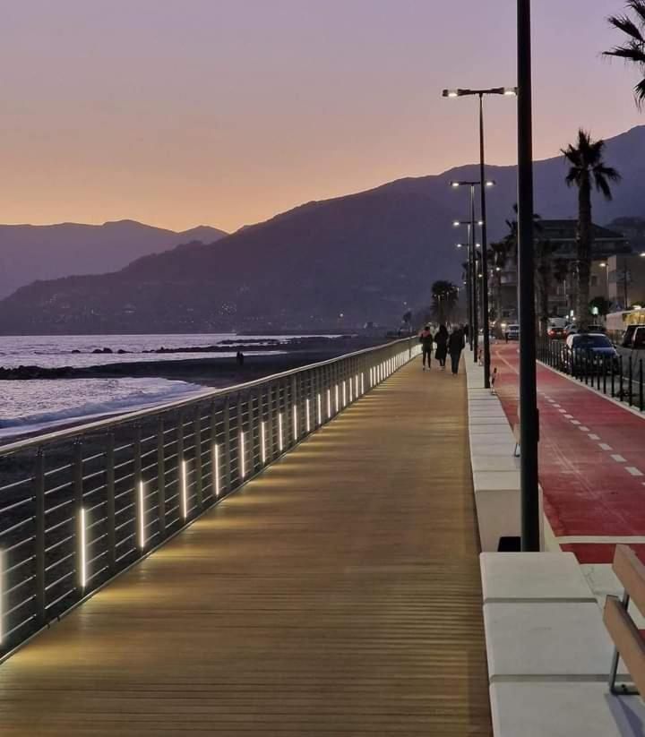 Апартаменты Casa Al Mare Вентимилья Экстерьер фото