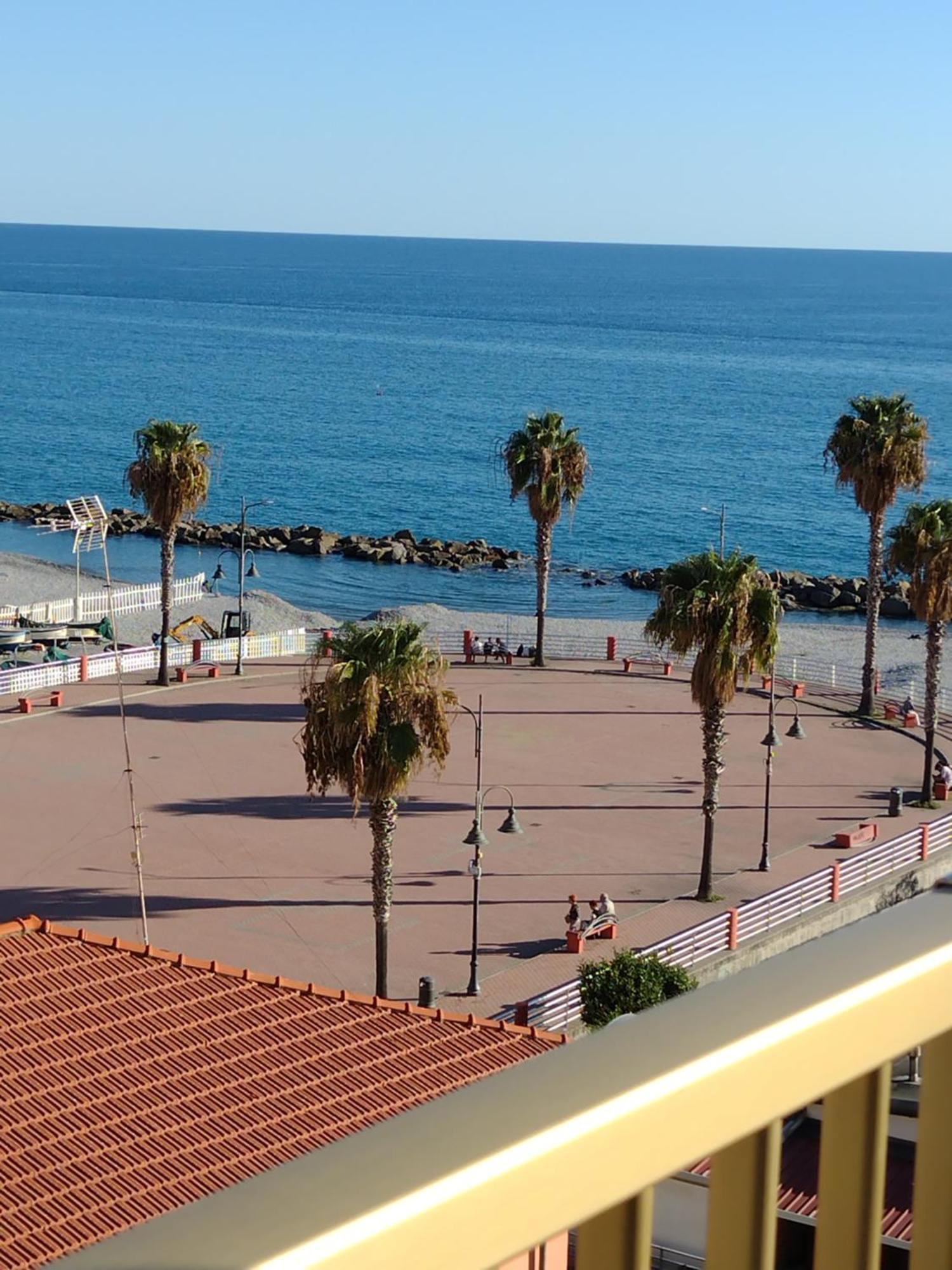 Апартаменты Casa Al Mare Вентимилья Экстерьер фото