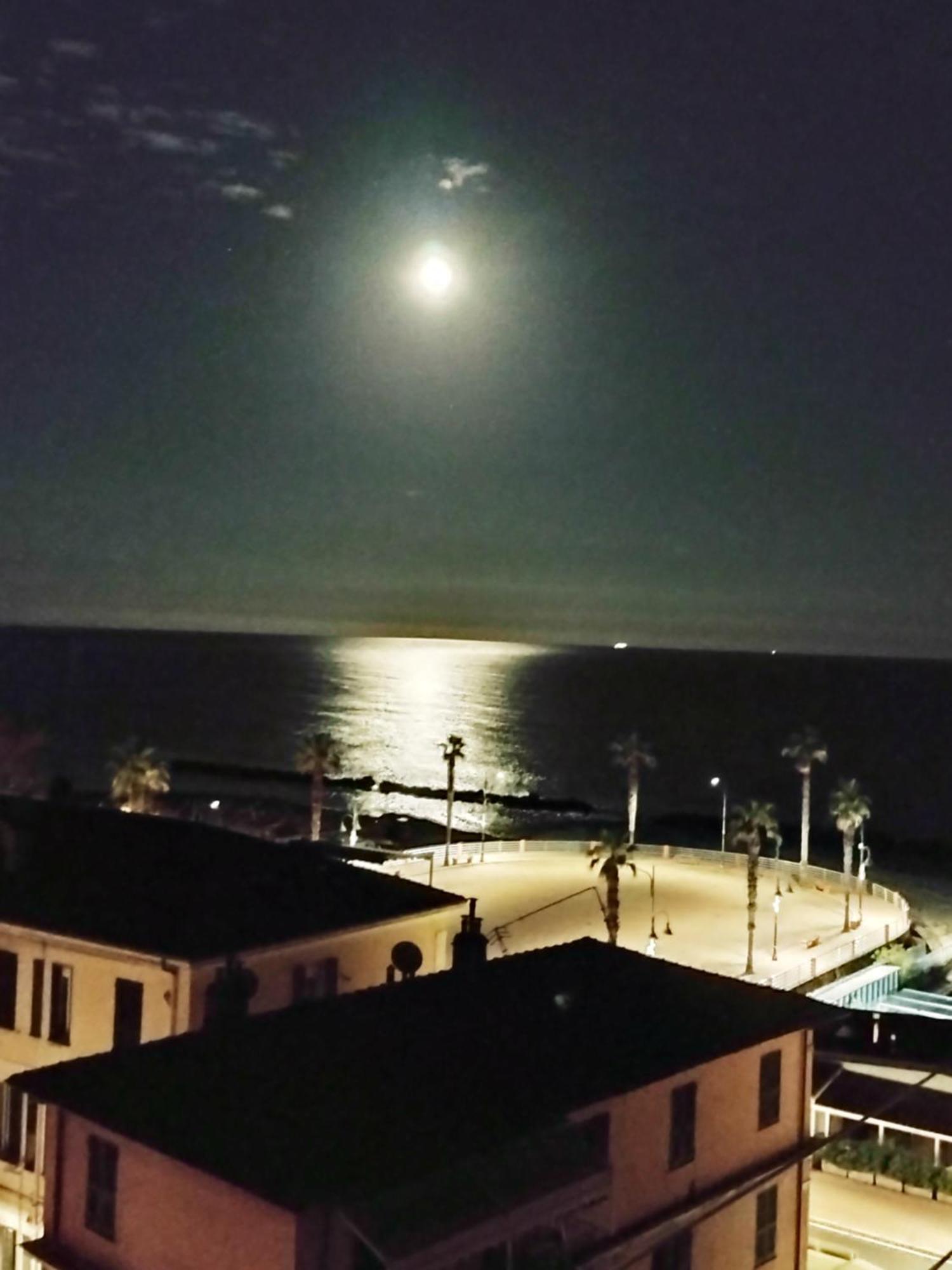 Апартаменты Casa Al Mare Вентимилья Экстерьер фото